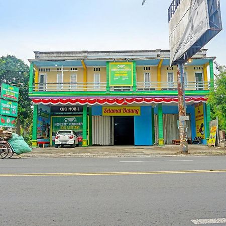 Oyo 91825 Ayu Lestari Homestay Nganjuk エクステリア 写真