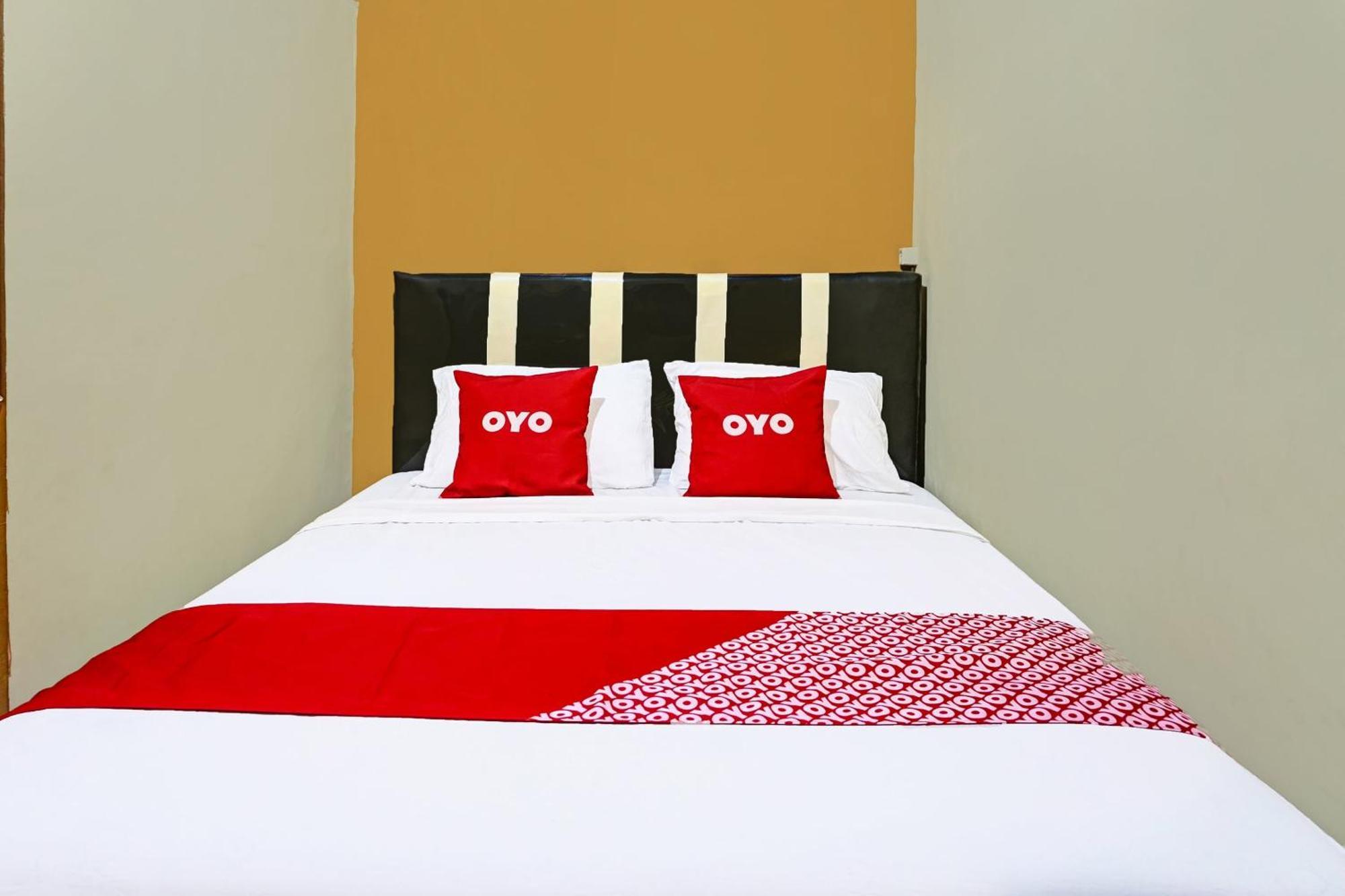 Oyo 91825 Ayu Lestari Homestay Nganjuk エクステリア 写真