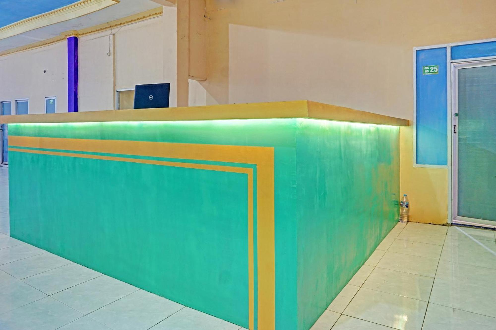 Oyo 91825 Ayu Lestari Homestay Nganjuk エクステリア 写真