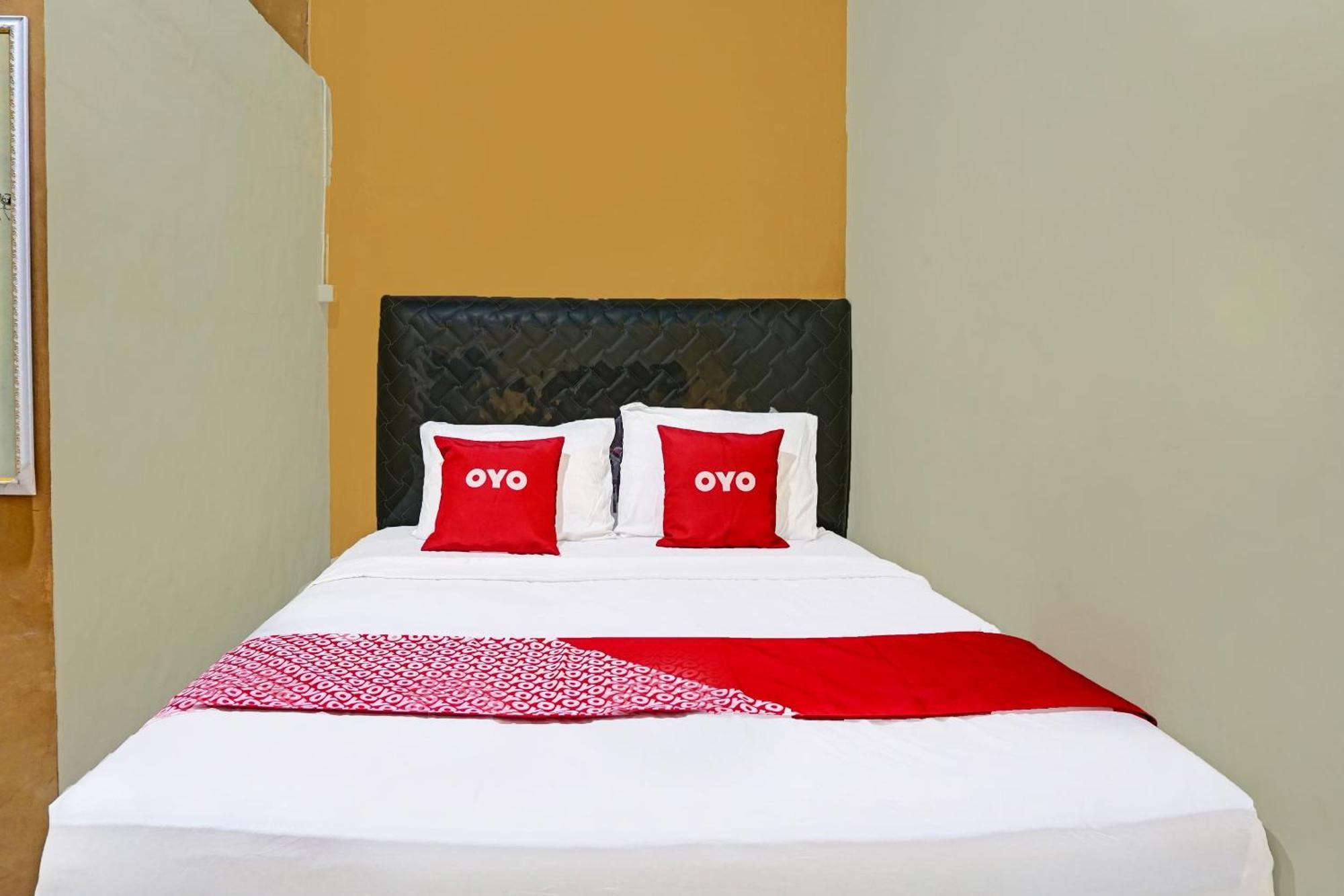 Oyo 91825 Ayu Lestari Homestay Nganjuk エクステリア 写真
