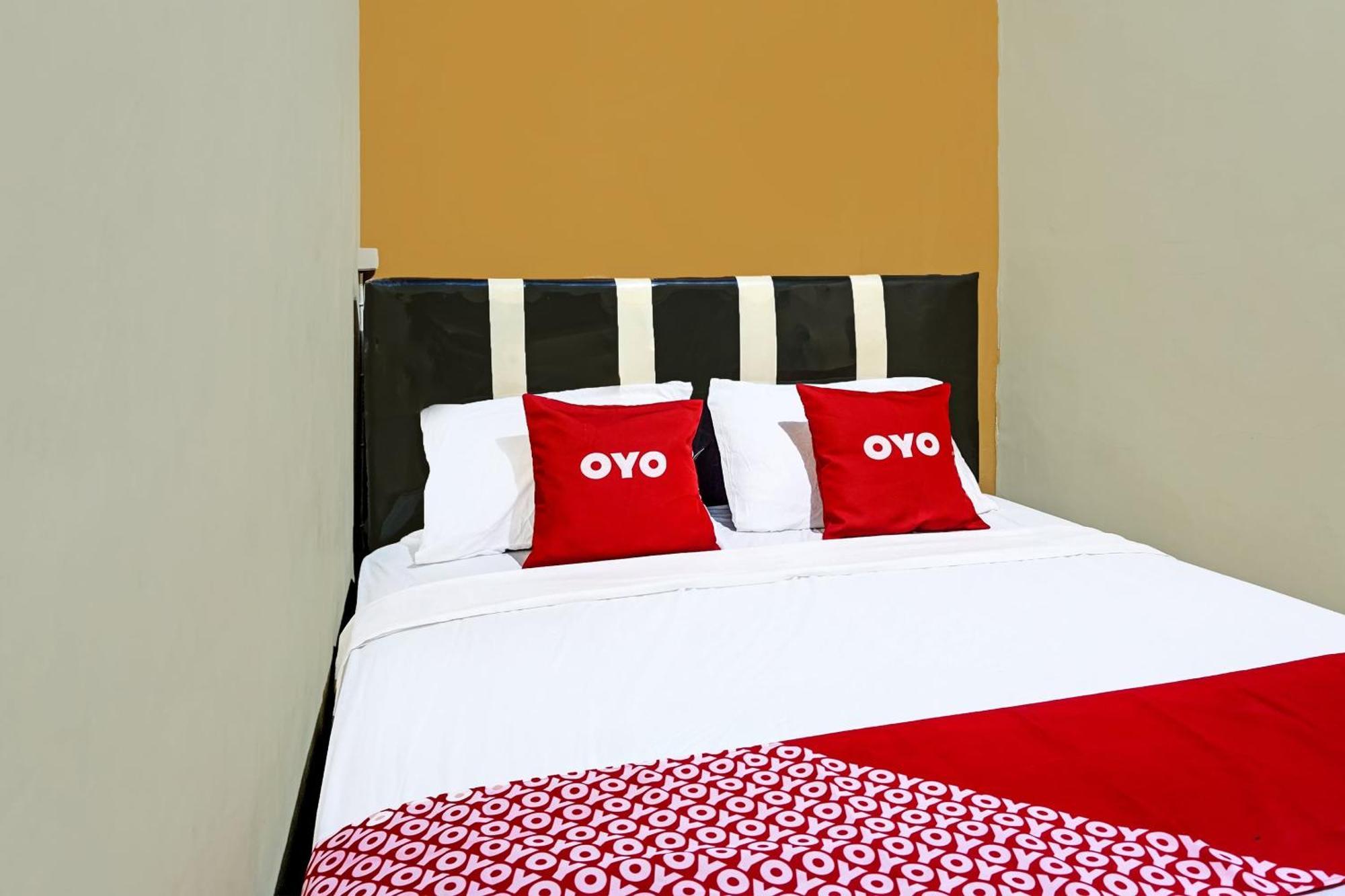 Oyo 91825 Ayu Lestari Homestay Nganjuk エクステリア 写真