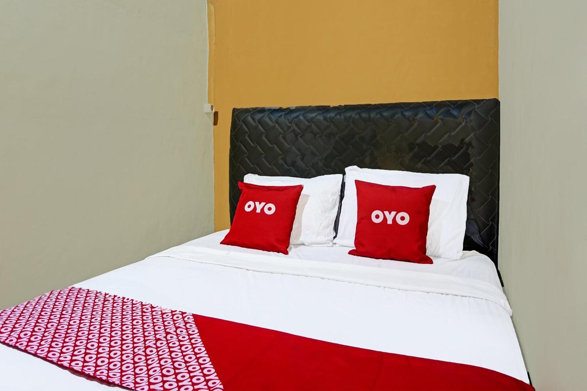 Oyo 91825 Ayu Lestari Homestay Nganjuk エクステリア 写真