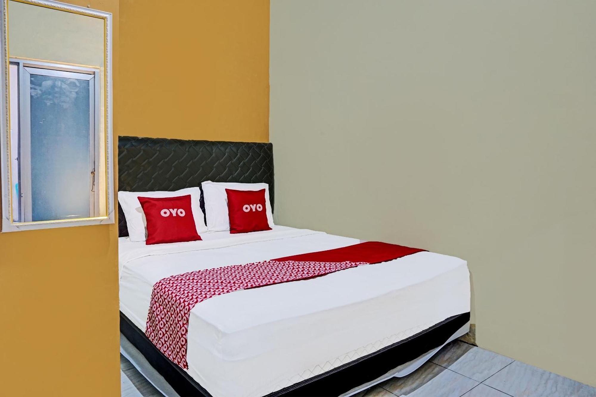 Oyo 91825 Ayu Lestari Homestay Nganjuk エクステリア 写真