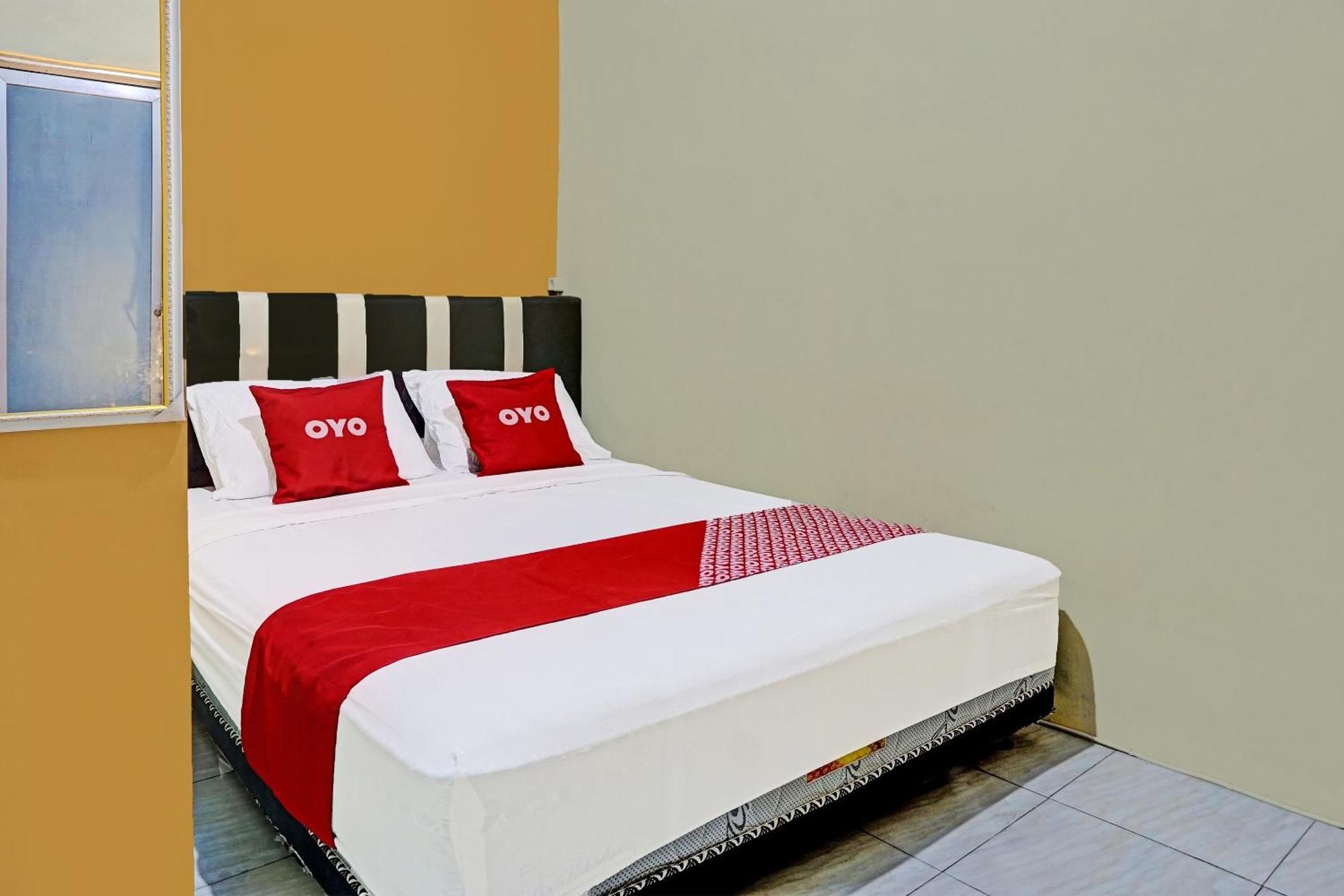 Oyo 91825 Ayu Lestari Homestay Nganjuk エクステリア 写真