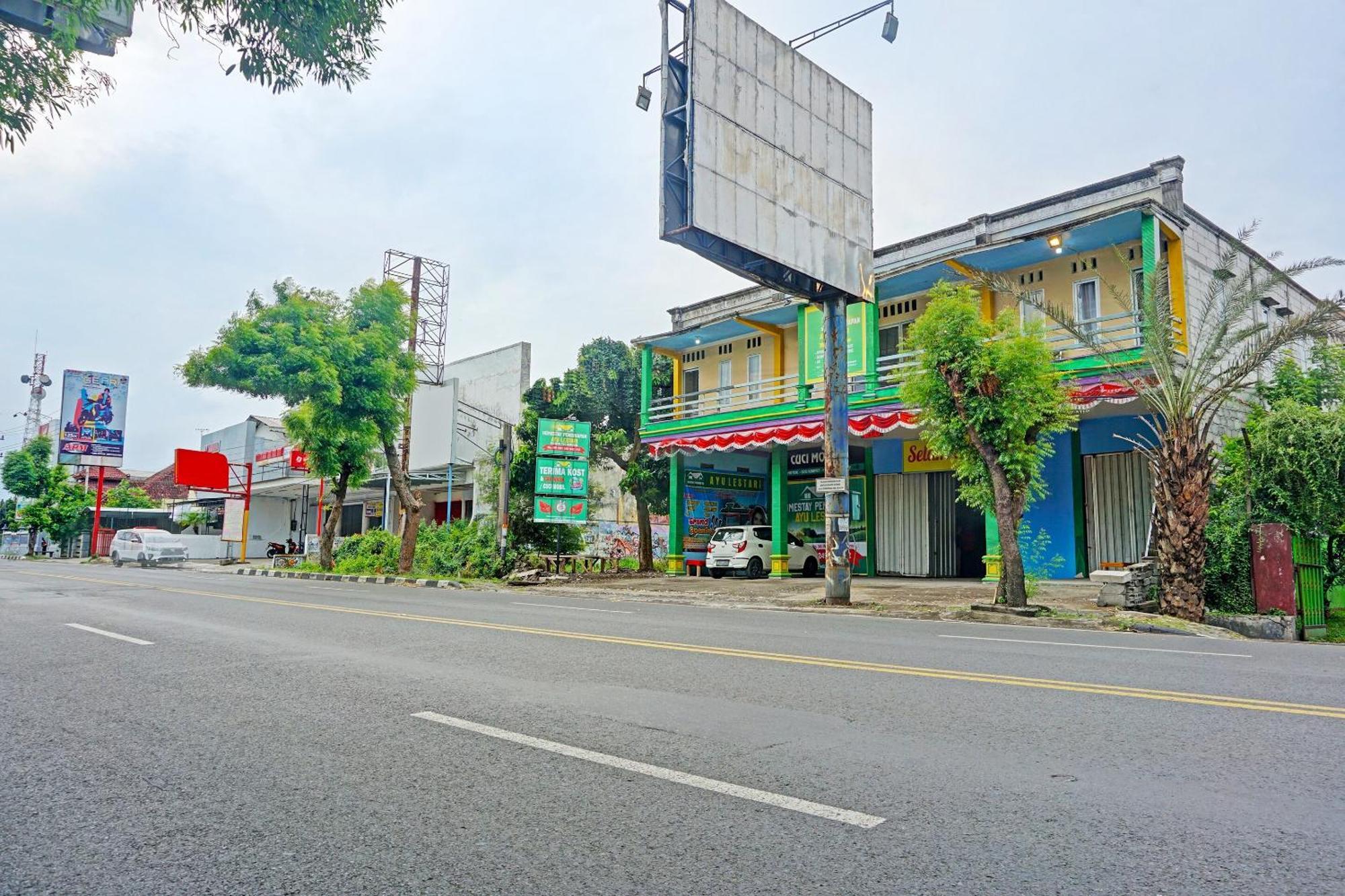 Oyo 91825 Ayu Lestari Homestay Nganjuk エクステリア 写真