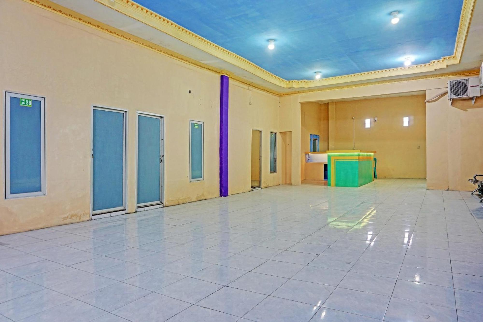 Oyo 91825 Ayu Lestari Homestay Nganjuk エクステリア 写真