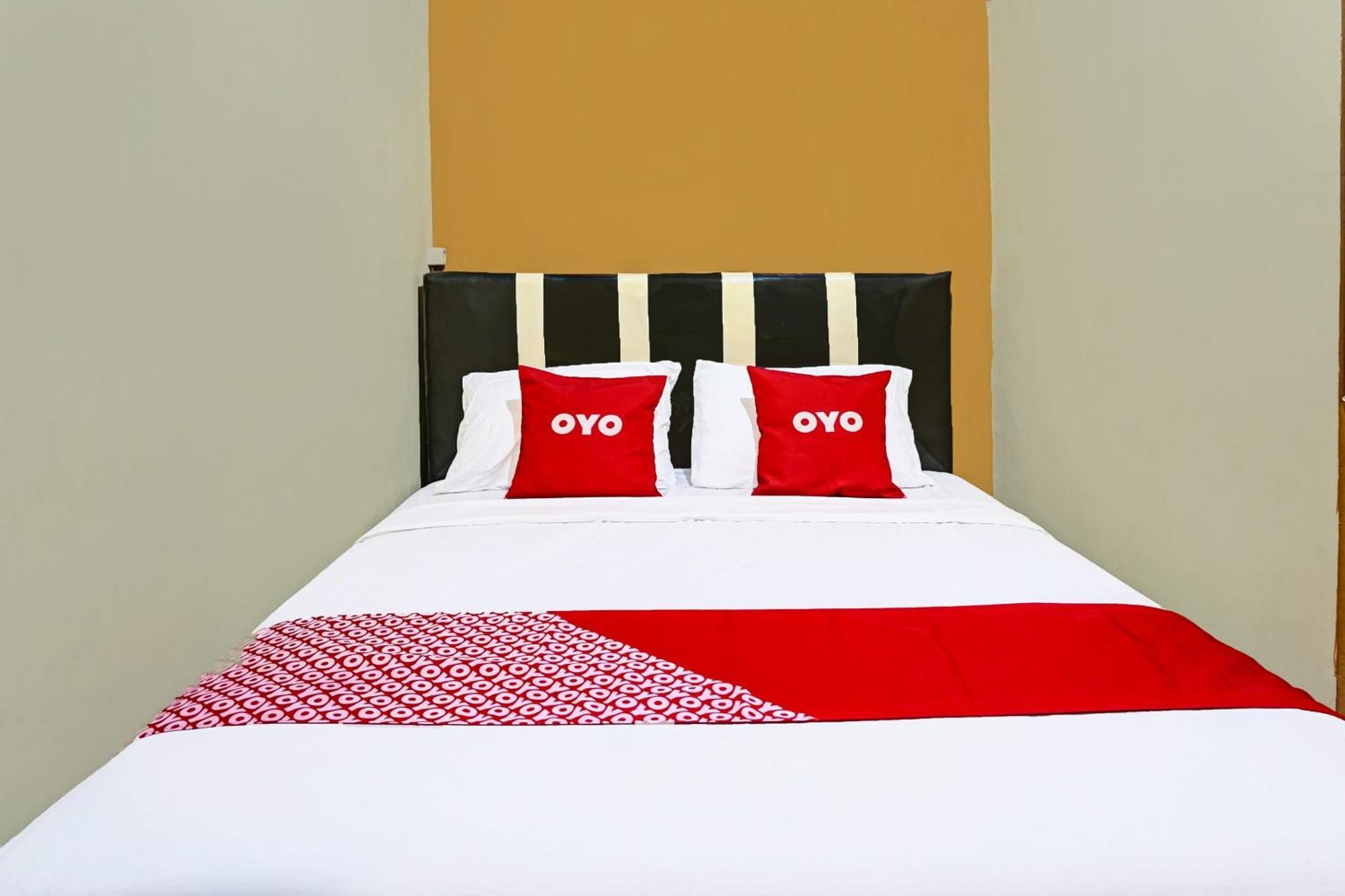 Oyo 91825 Ayu Lestari Homestay Nganjuk エクステリア 写真