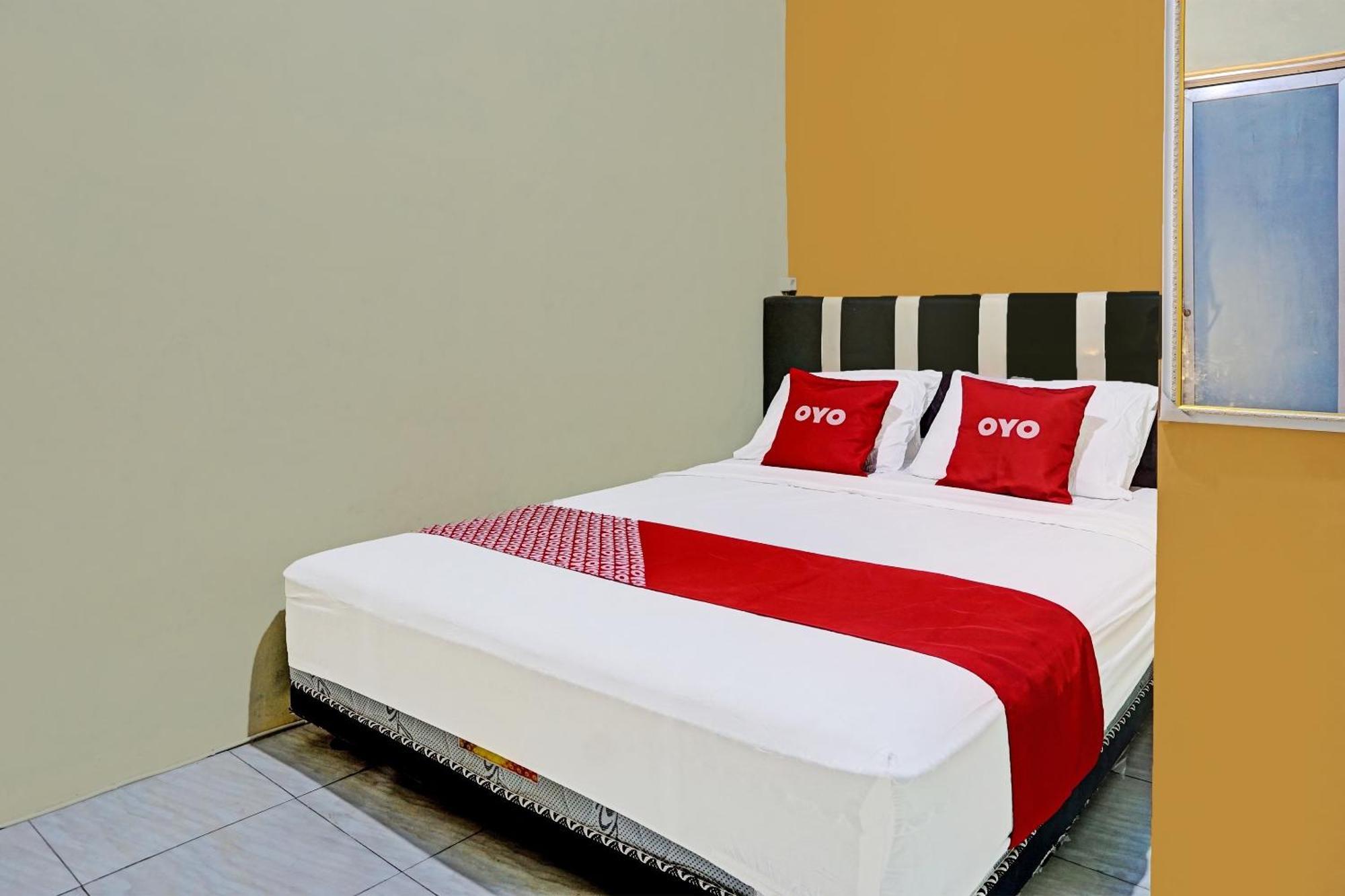 Oyo 91825 Ayu Lestari Homestay Nganjuk エクステリア 写真
